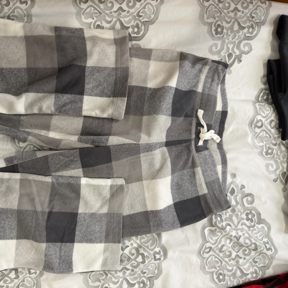 Old Navy Gray and Cream Checkered Pants
